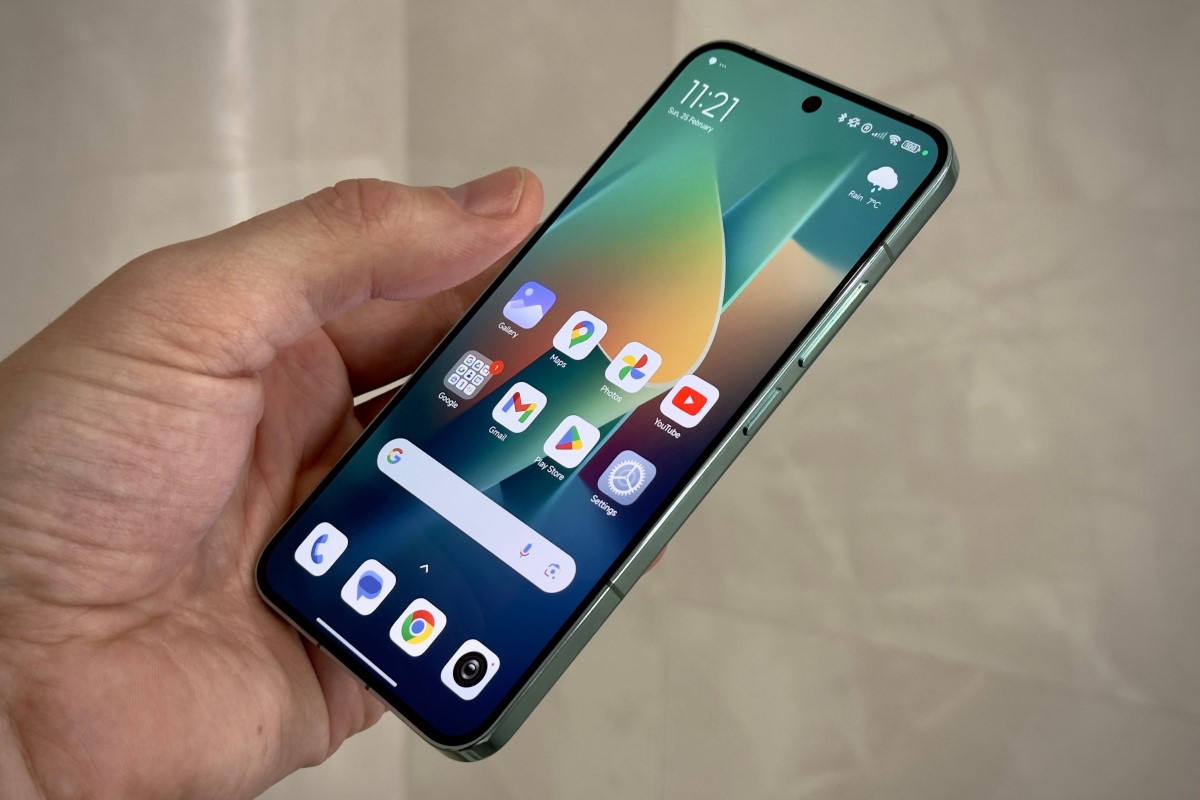 Xiaomi 14 sử dụng tấm nền OLED C8, cho độ sáng tối đa 4,000 nits