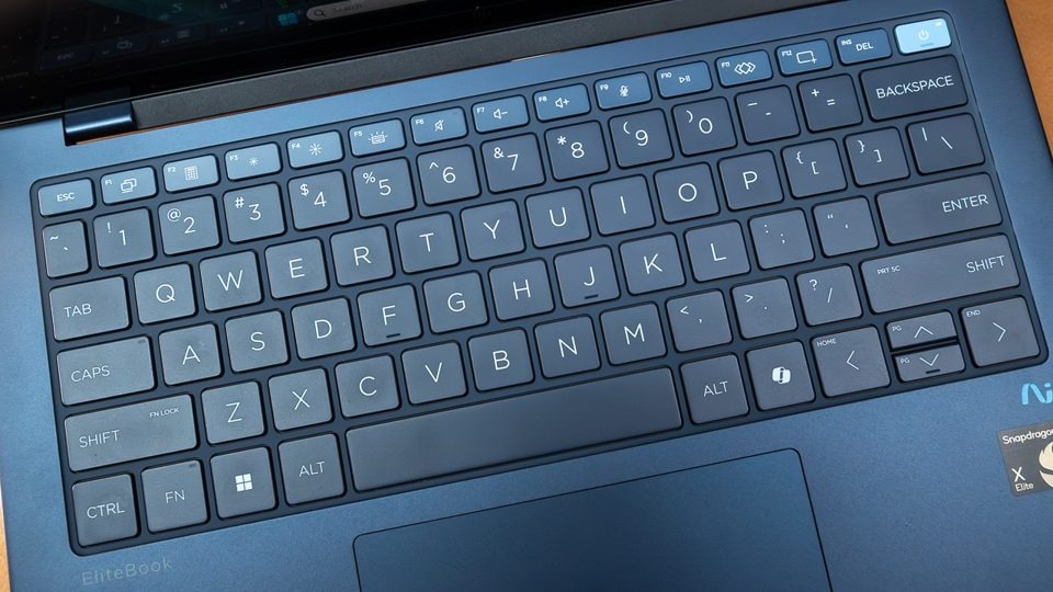 Bàn phím và touchpad chất lượng