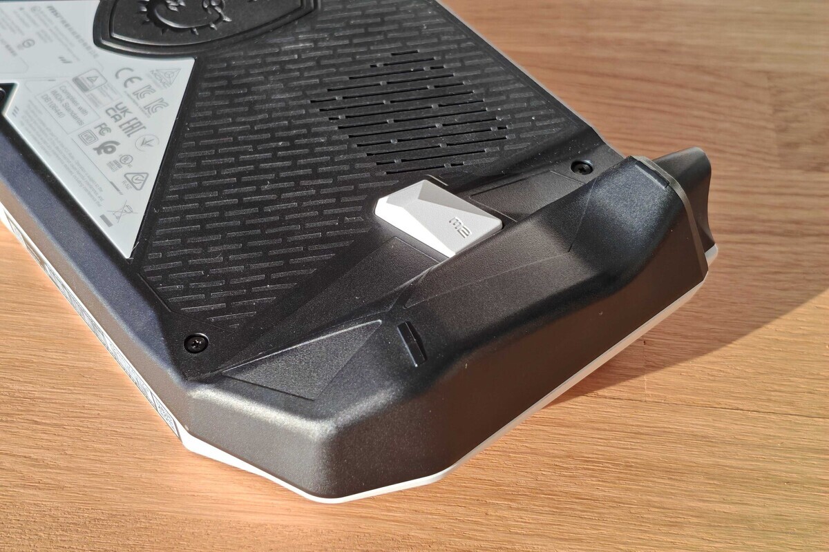 Phím bấm và cần analog chưa được như kì vọng