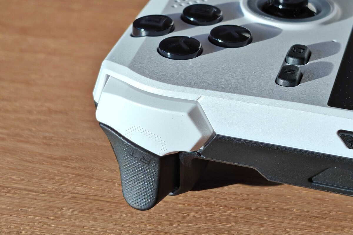 Độ hoàn thiện nút bấm chưa cao