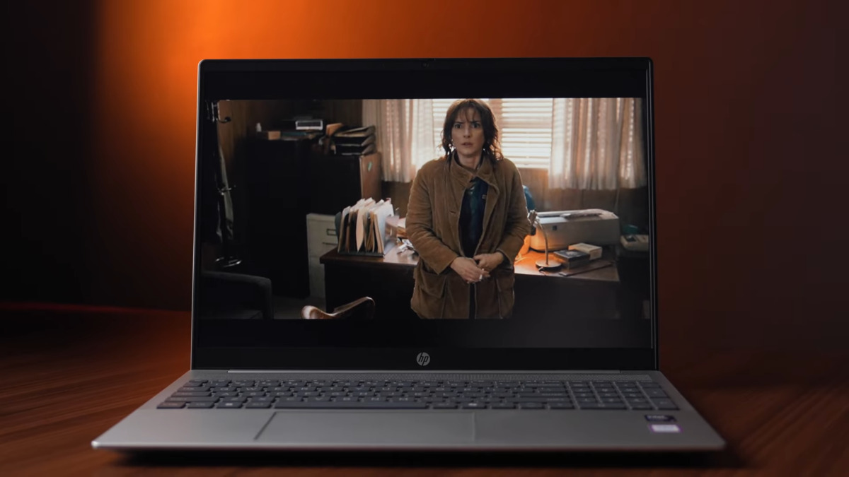 HP Pavilion 16 duy trì lên đến 20 giờ phát video 