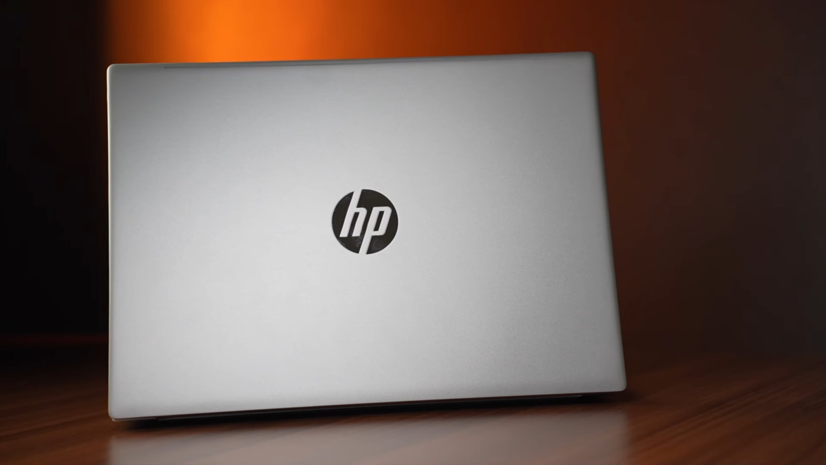 Toàn bộ thân máy được hoàn thiện chắc chắn