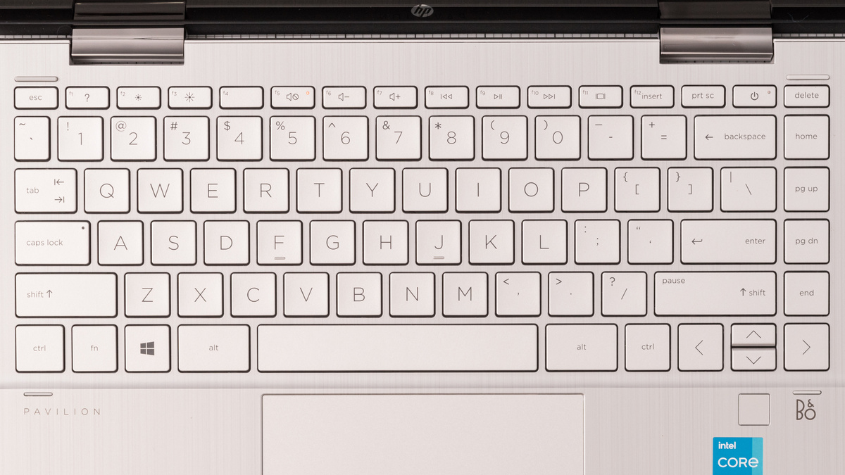 Bàn phím rộng rãi mang đến cảm giác gõ thoải mái