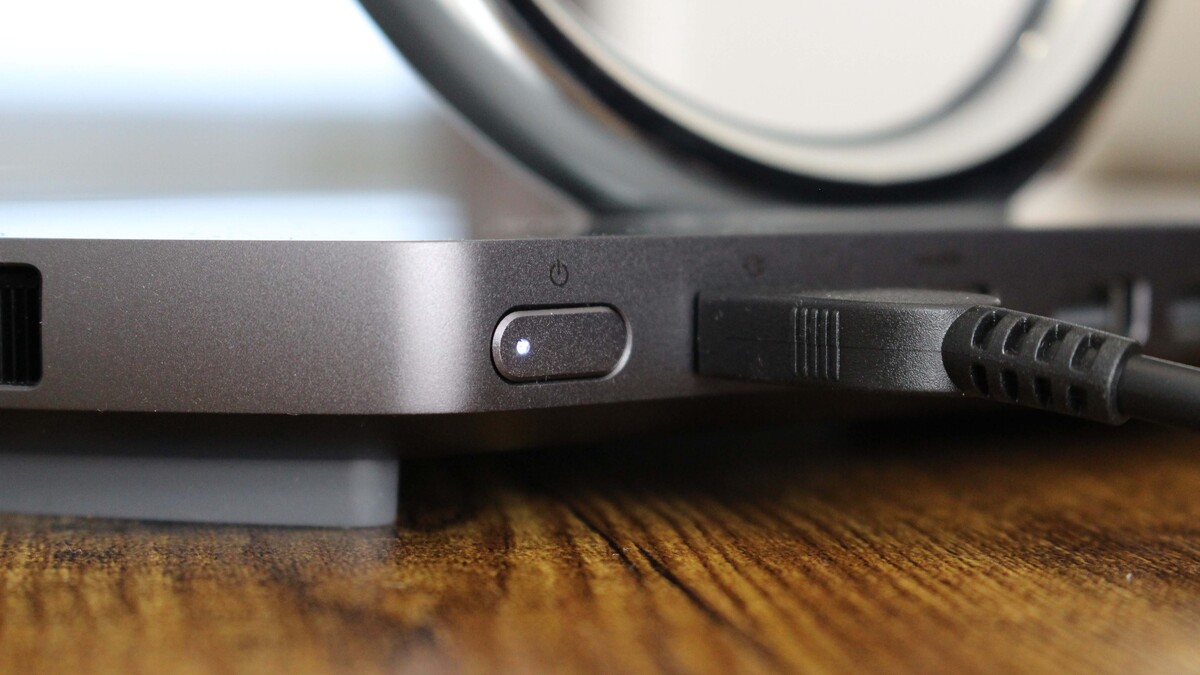 Các cổng kết nối của Lenovo Yoga AiO 9i