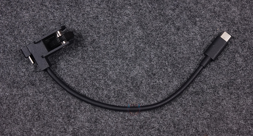 Cáp chuyển đổi USB Type-C có đầu cold shoe mount