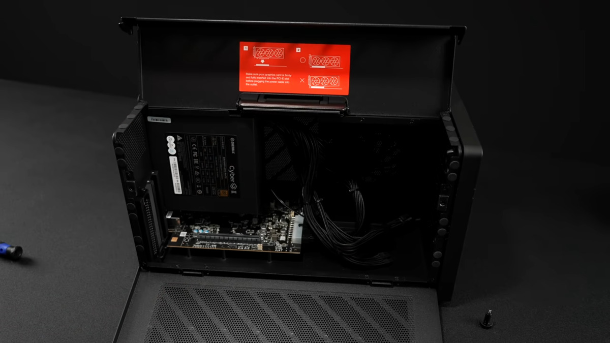 Bên trong SPARKLE Studio G Ultra 850 vô cùng rộng rãi