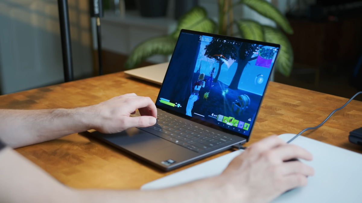 Cấu hình giữa XPS 14 và XPS 16 không có sự khác biệt