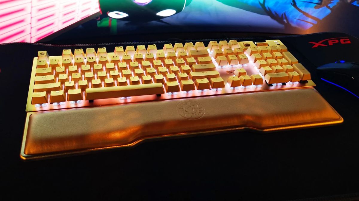 bàn phím đắt nhất thế giới hiện nay - ADATA Golden Summoner Keyboard