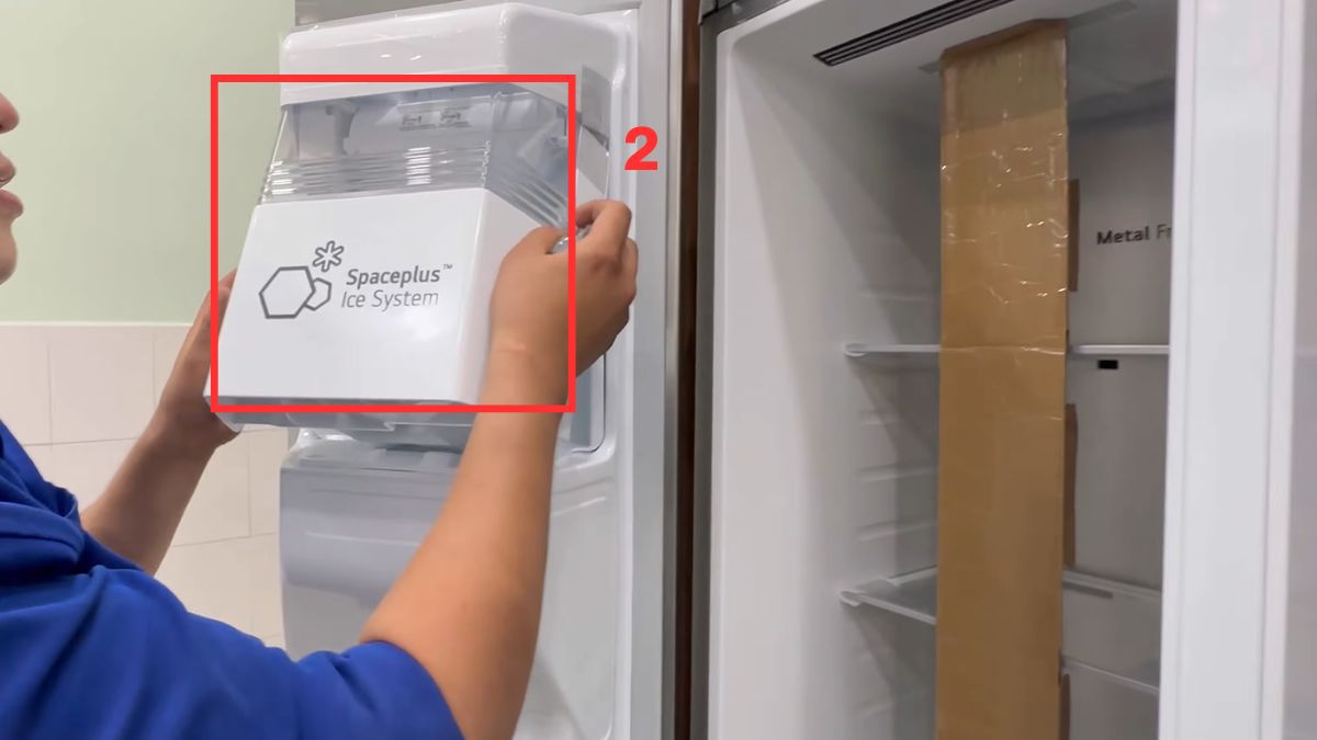 Hướng dẫn vệ sinh và bảo quản cụm làm đá tự động bước 2
