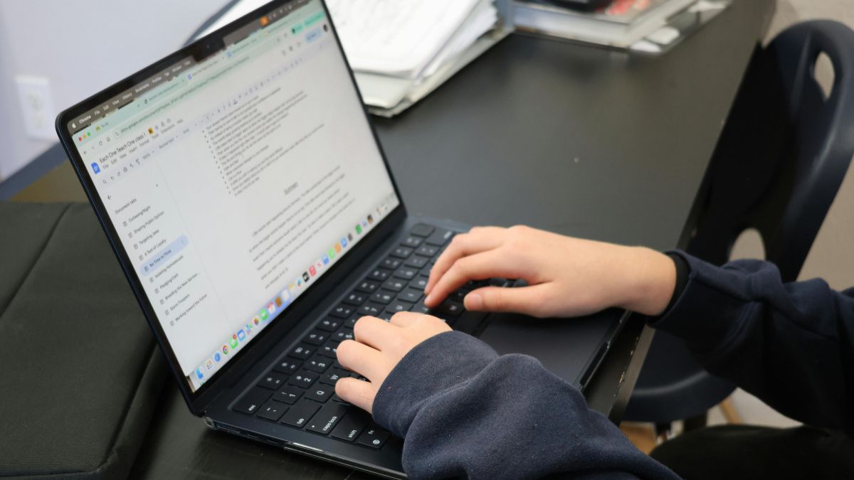 Chọn máy tính cho học sinh – sinh viên