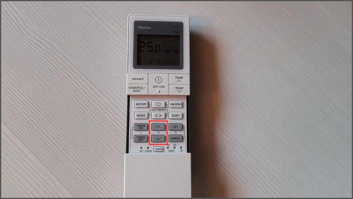 cách hẹn giờ điều hòa Panasonic bằng cài đồng hồ thời gian thực bước 2