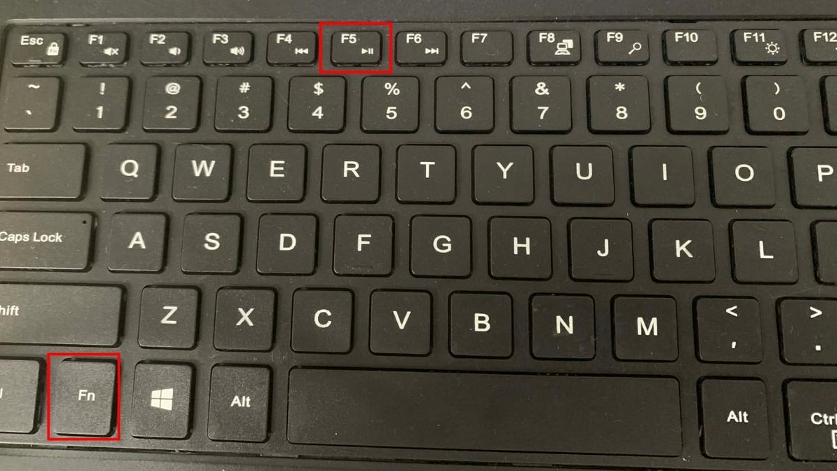 cách làm sáng bàn phím laptop HP bằng tổ hợp phím