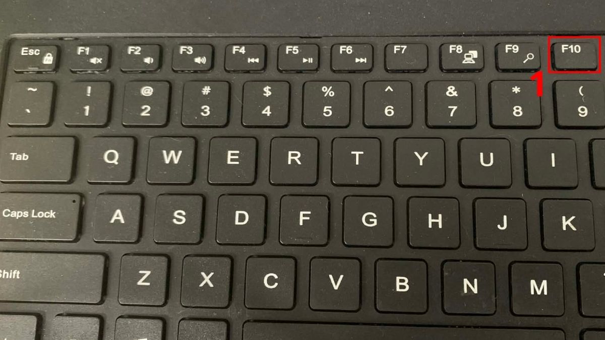 cách làm sáng bàn phím laptop HP bằng BIOS bước 1