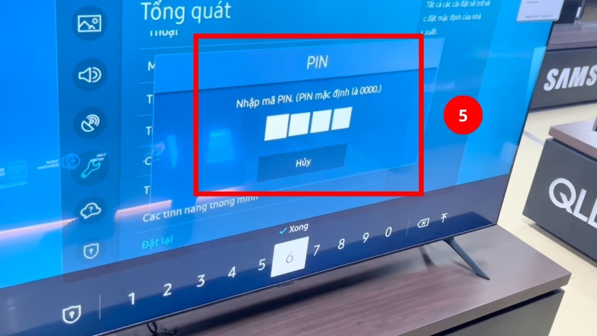 Cách dùng remote Samsung để tìm kiếm bằng giọng nói bước 1 còn lại