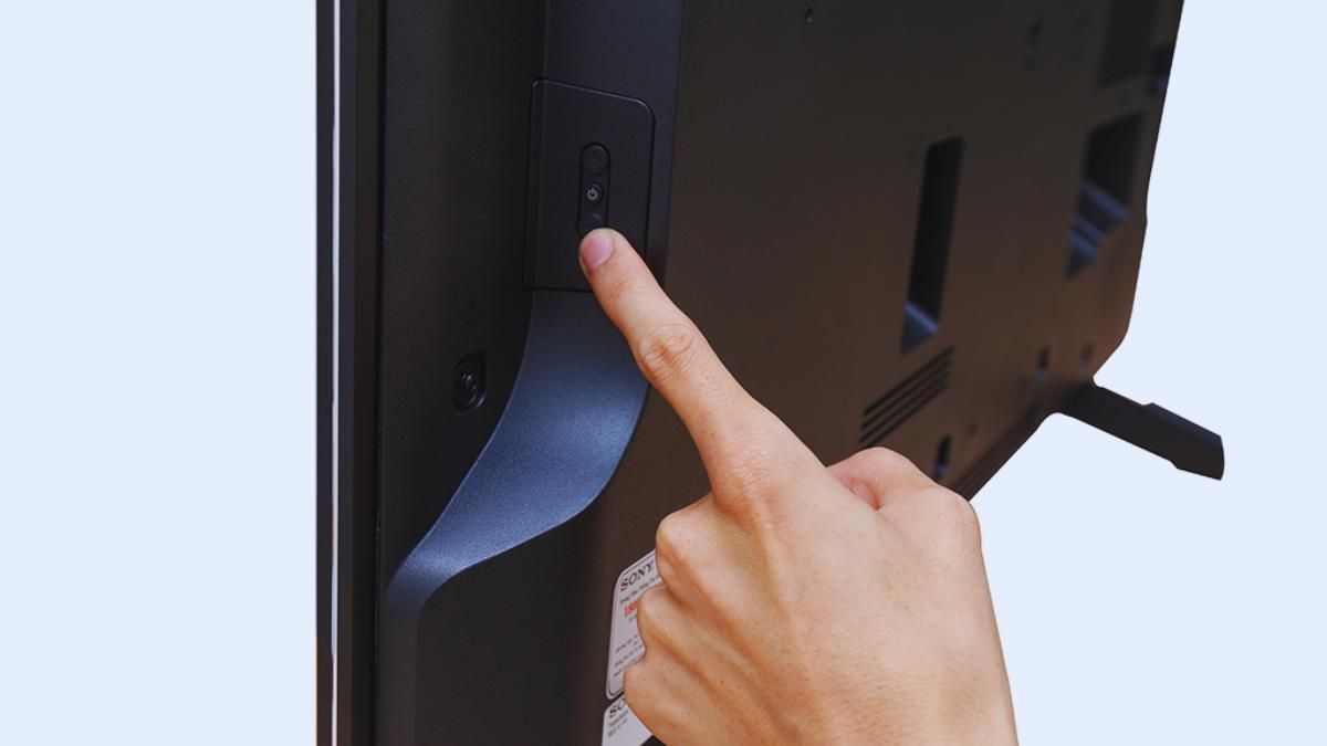 Cách mở tivi Samsung không cần điều khiển bằng sử dụng nút bấm vật lý