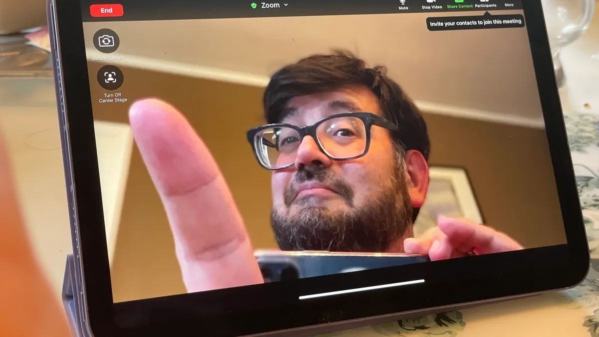 Tính năng Center Stage là gì?