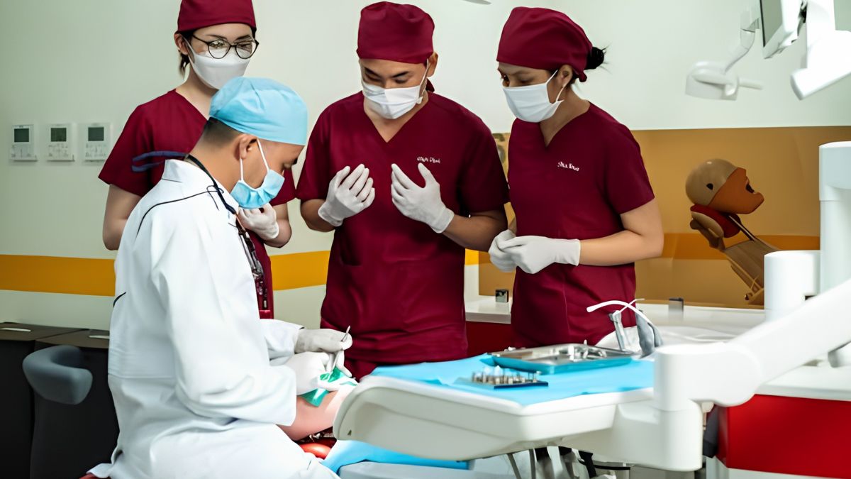 Học phí Văn Lang 2026 ngành y