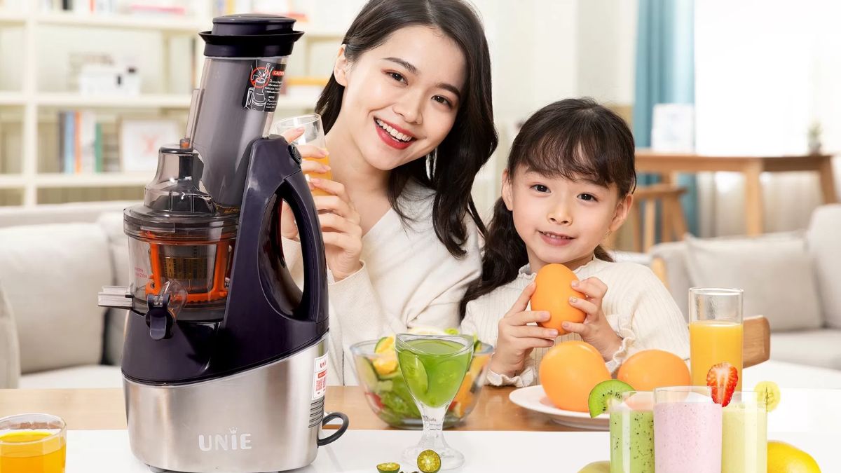 Kinh nghiệm mua máy ép chậm - dung tích và kích thước máy