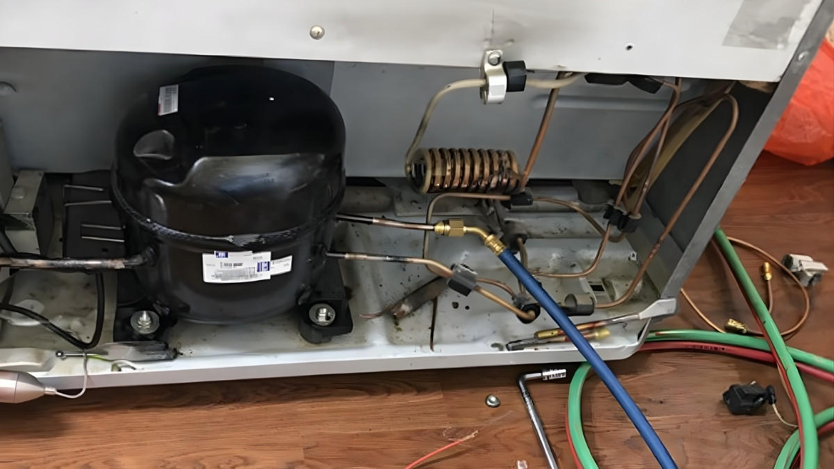 Nguyên nhân phổ biến khiến lốc tủ lạnh không chạy