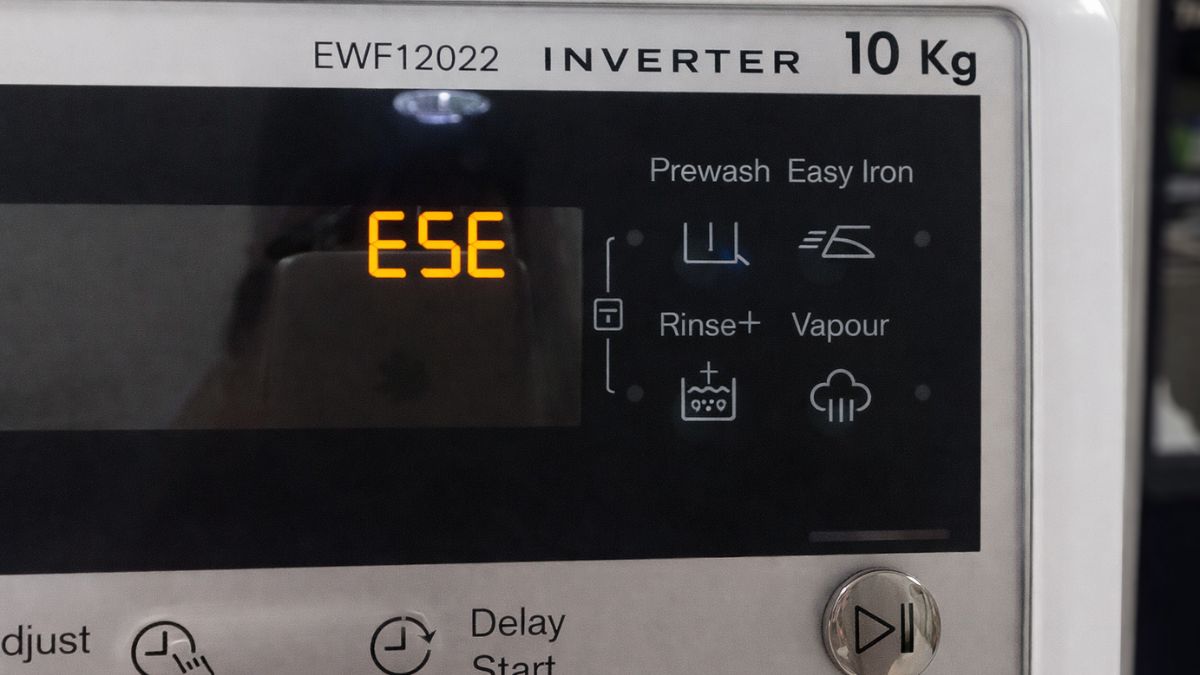 Lỗi E5E trên máy giặt Electrolux là gì?