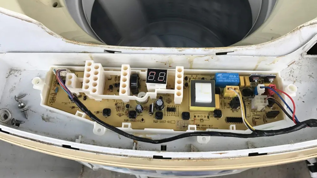Nguyên nhân gây lỗi E64 máy giặt Toshiba - lỗi board mạch điều khiển