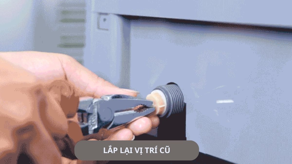 Cách khắc phục lỗi EF4 máy giặt Electrolux - vệ sinh lưới lọc đầu vào bước 4