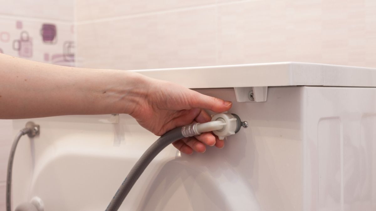 Nguyên nhân gây lỗi EF4 máy giặt Electrolux - van cấp nước bị tắc