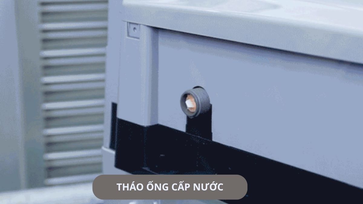 Cách khắc phục lỗi EF4 máy giặt Electrolux - vệ sinh lưới lọc đầu vào