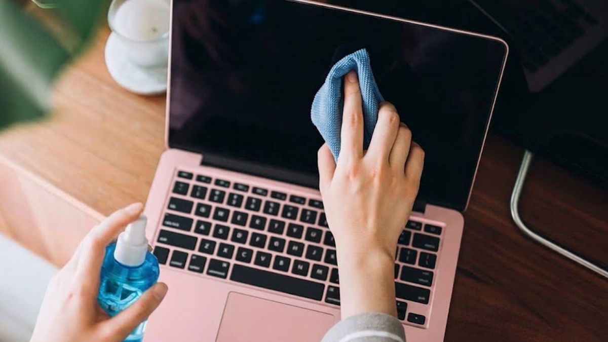 Cách vệ sinh và bảo quản laptop Acer màu hồng bước 3