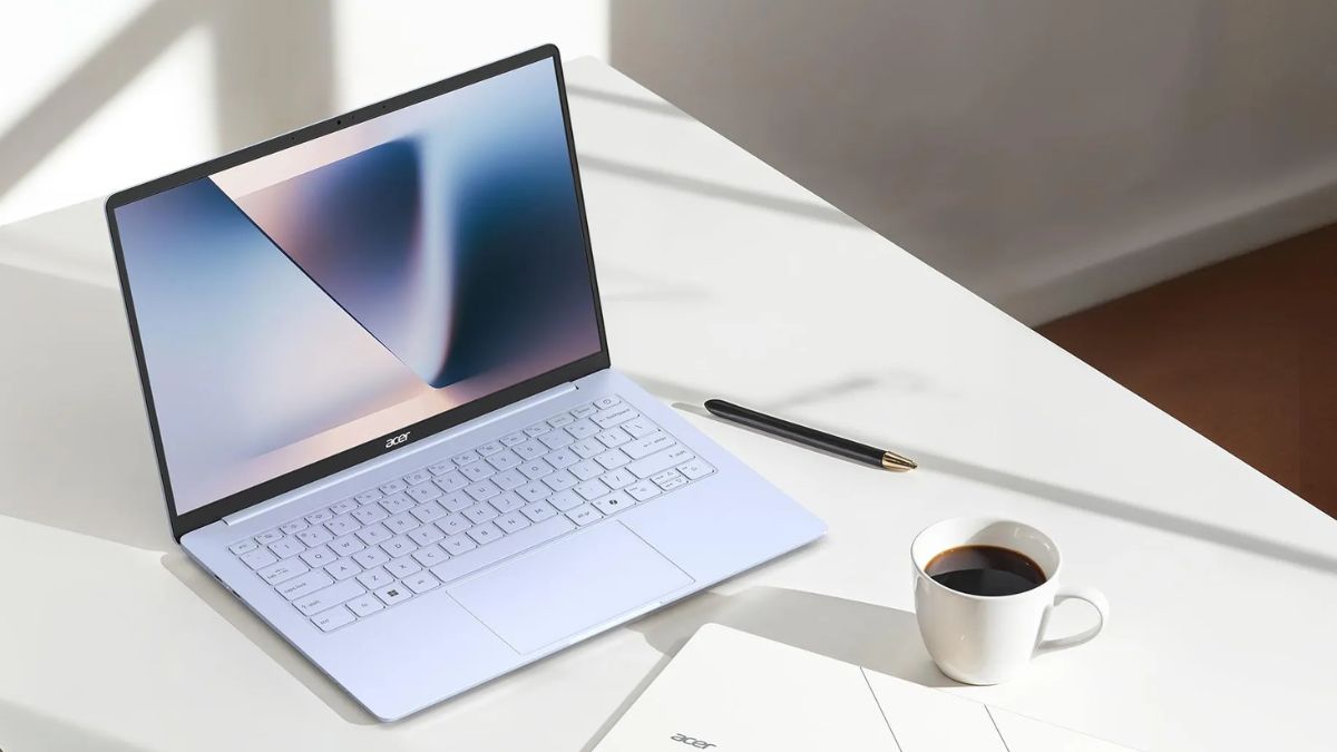 Laptop Acer màu trắng cho dân văn phòng