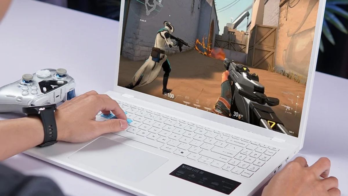 Laptop Acer màu trắng cho gaming