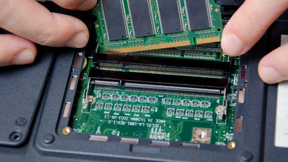 Nâng cấp RAM hoặc thay SSD