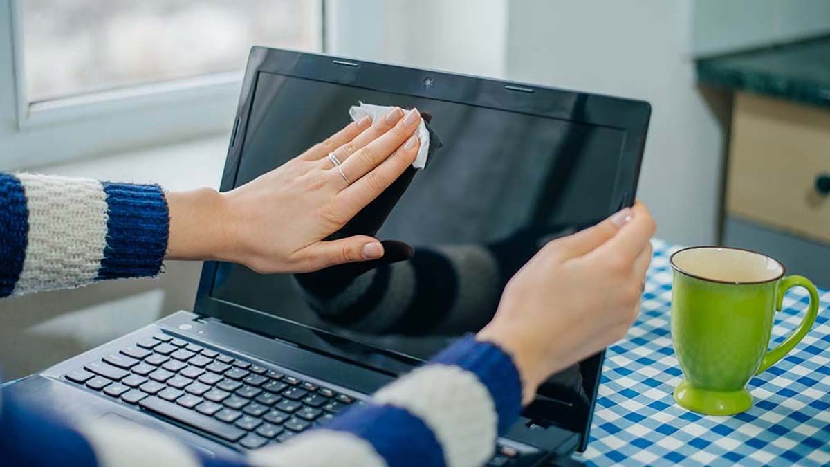 Mẹo vệ sinh vỏ máy tránh bị ố vàng