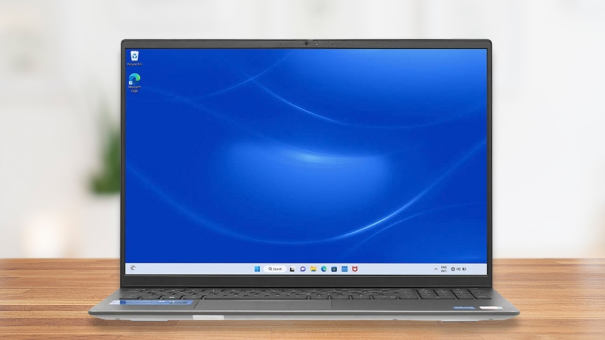 Laptop Dell màu xám cho sinh viên