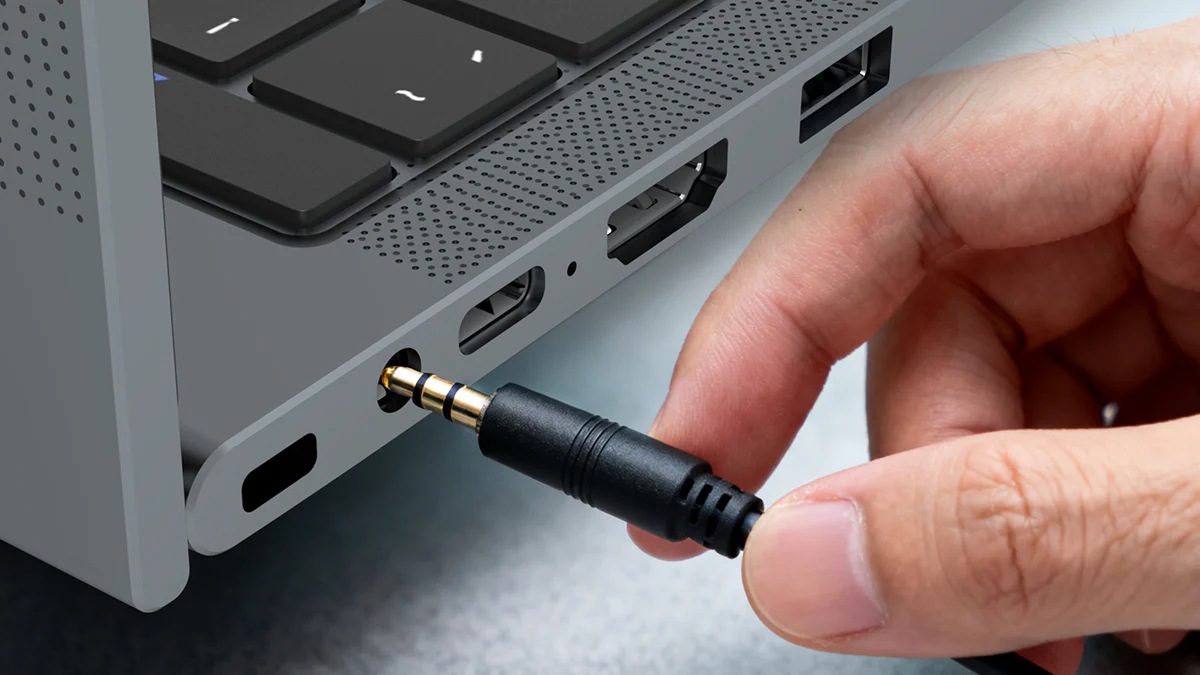 Kiểm tra phần cứng loa laptop để sửa lỗi loa laptop bị mất tiếng