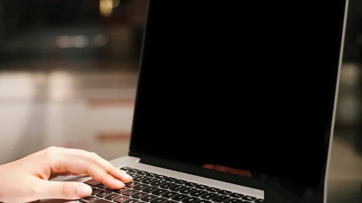 Màn hình laptop bị hở sáng là bị gì?