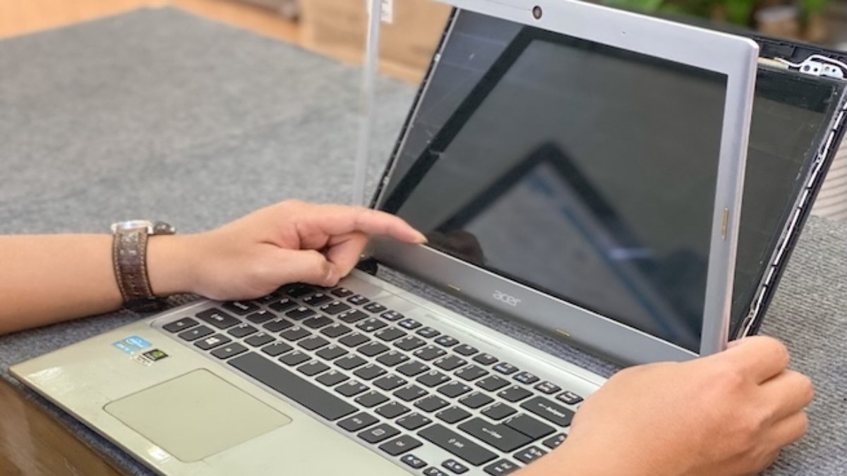 Nguyên nhân khiến màn hình laptop bị hở sáng