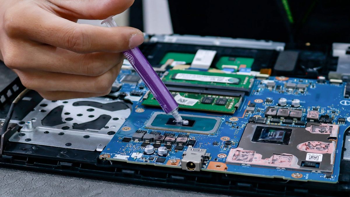 khắc phục lỗi màn hình máy tính không lên nguồn bằng vệ sinh và gắn lại linh kiện