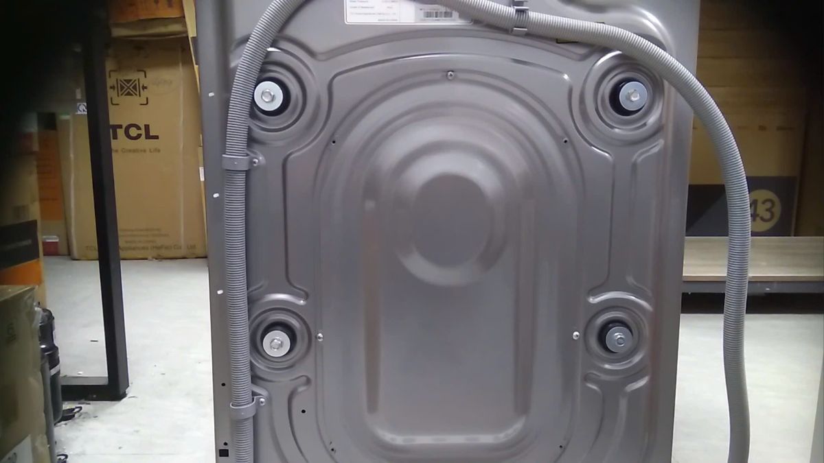 Tháo ốc định vị cho máy cửa ngang bước 1