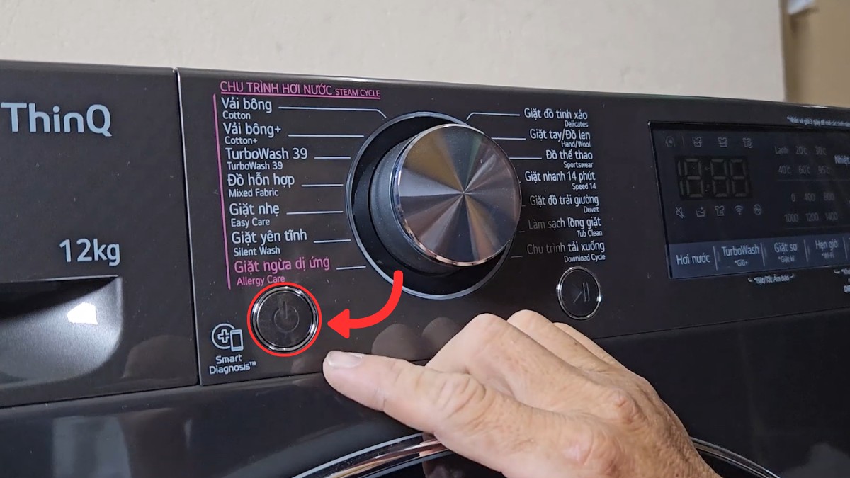 Cách xử lý máy giặt bị trào bọt - dừng máy và xả hết bọt