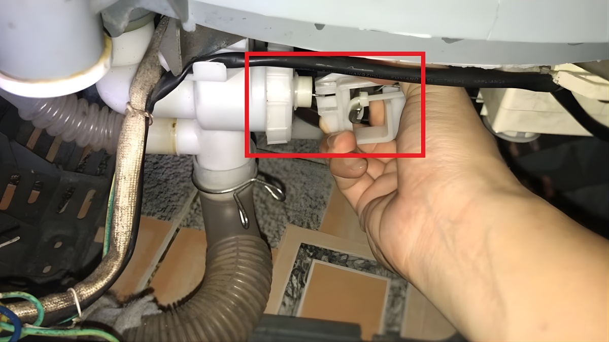 Kiểm tra và vệ sinh hệ thống xả