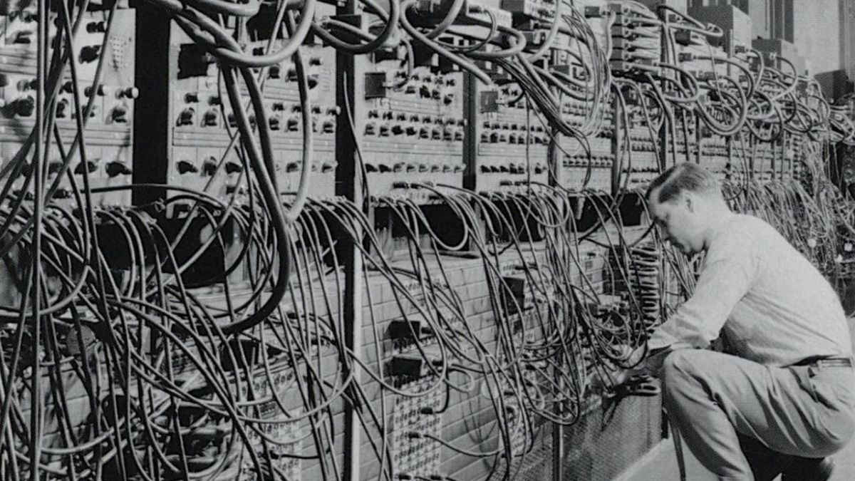Cấu tạo của chiếc máy tính điện tử đầu tiên