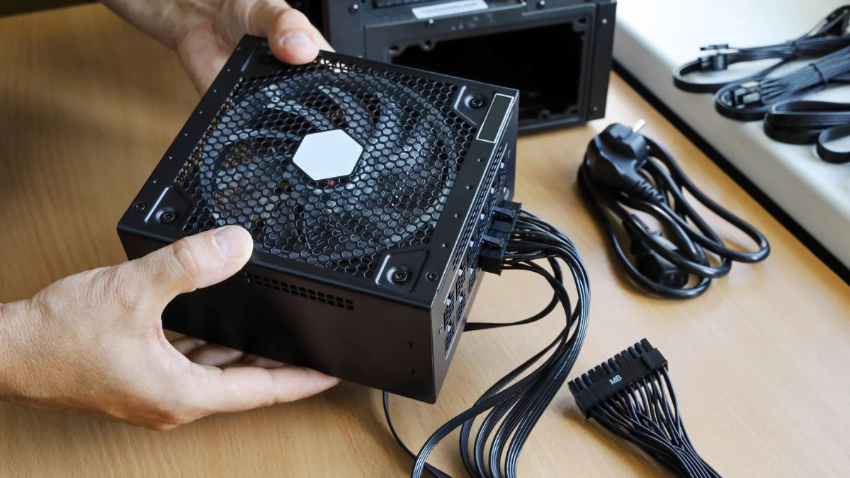 khắc phục lỗi laptop tự restart liên tục bằng kiểm tra bộ nguồn