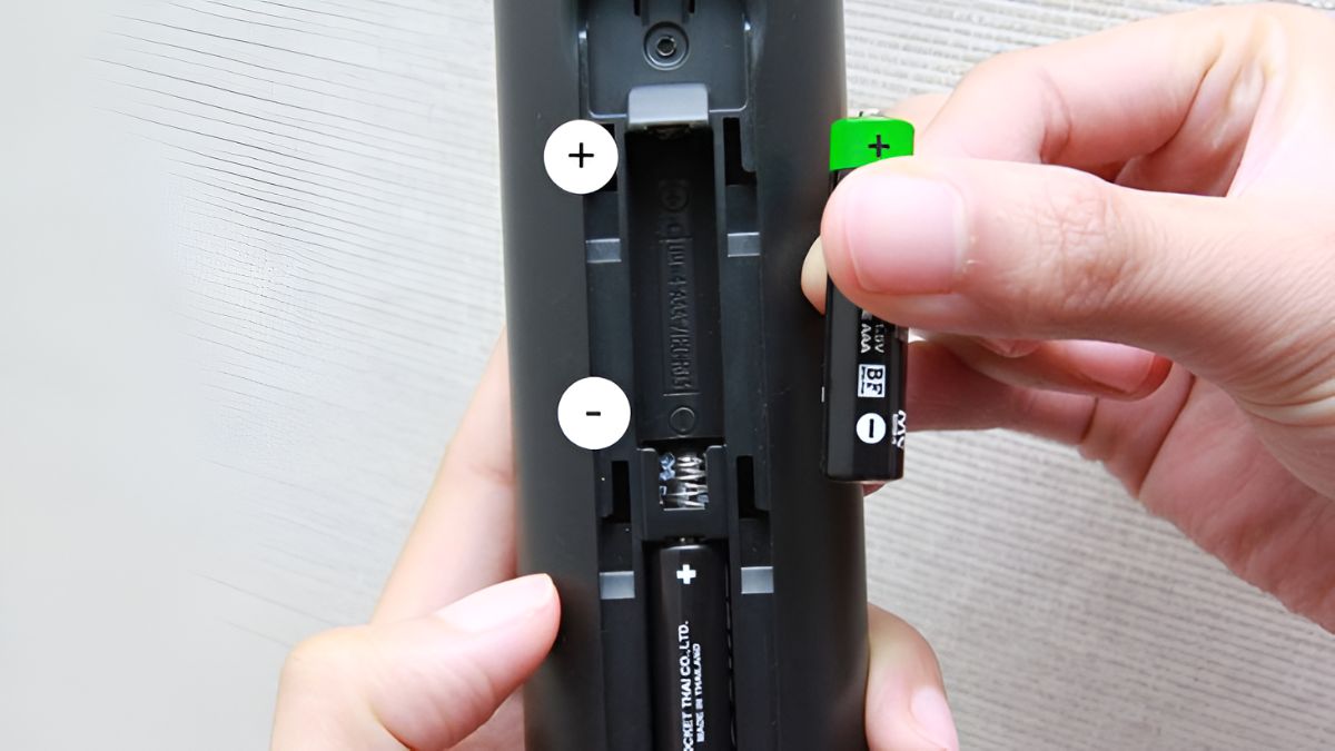 khắc phục lỗi mất con trỏ chuột trên màn hình tivi LG bằng thay pin remote