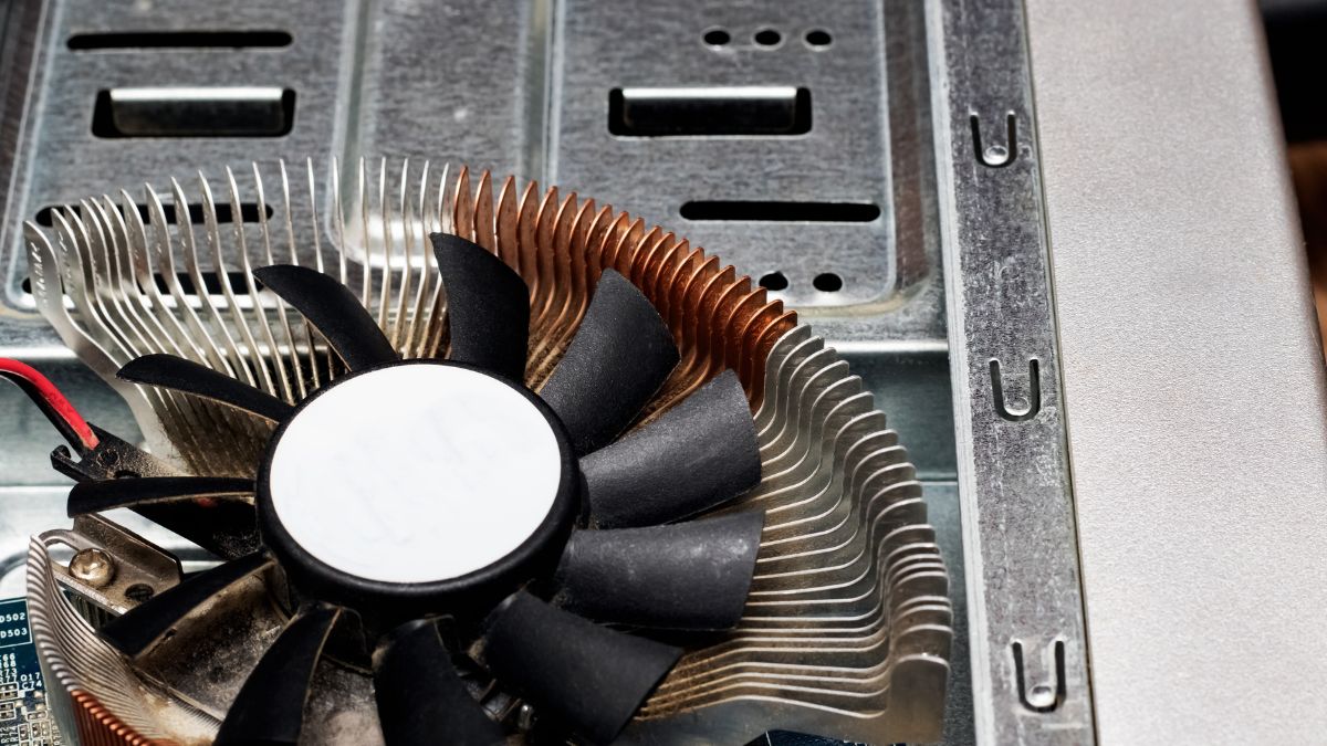 Cách kiểm tra quạt card màn hình bằng kiểm tra vật lý