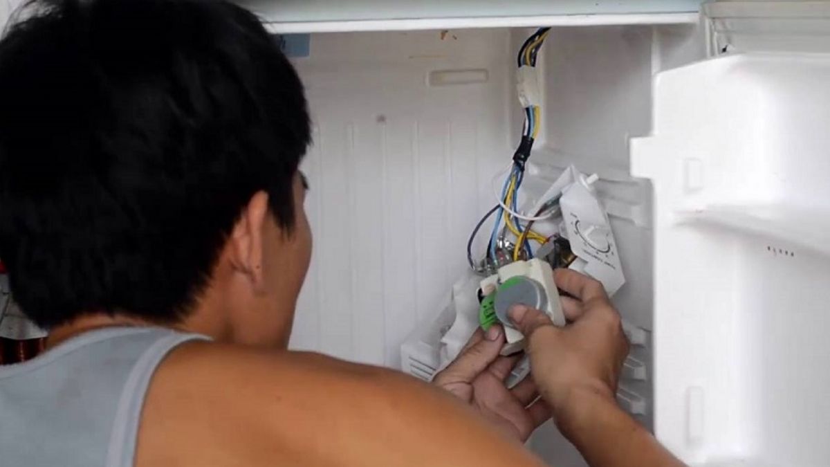 Vì sao tủ lạnh đèn vẫn sáng nhưng không chạy? hỏng rơ le