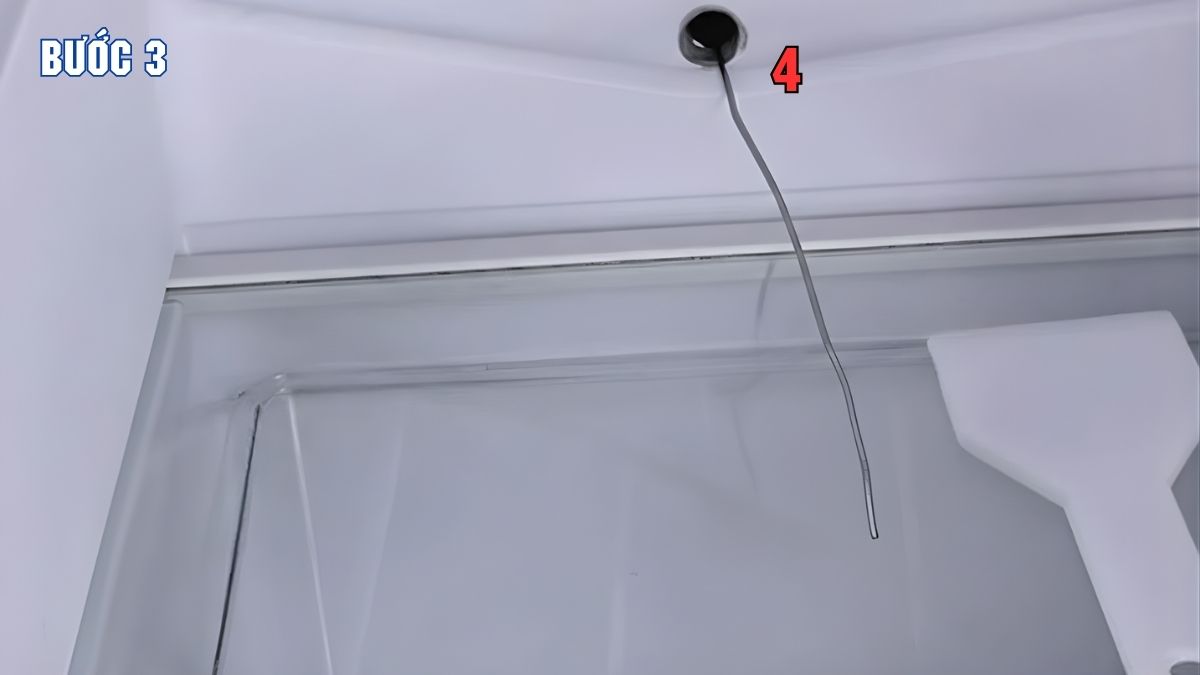 Hướng dẫn xử lý tủ lạnh chảy nước ở ngăn mát tại nhà bước 3