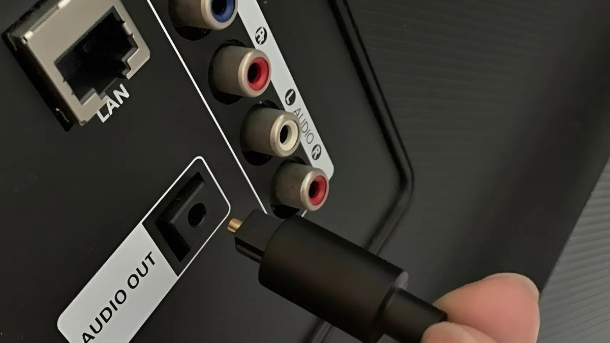 khắc phục tình trạng Tivi LG bị mất tiếng bằng kiểm tra và thay thế dây cáp