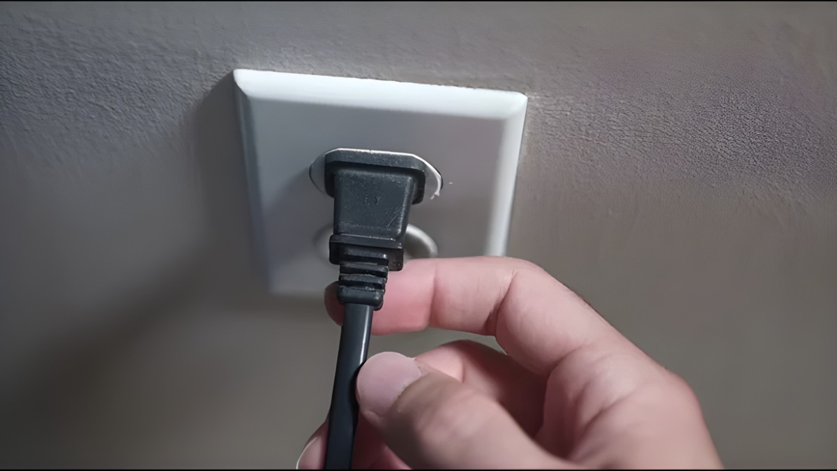 khắc phục tivi LG bị nháy màn hình bằng kiểm tra nguồn điện