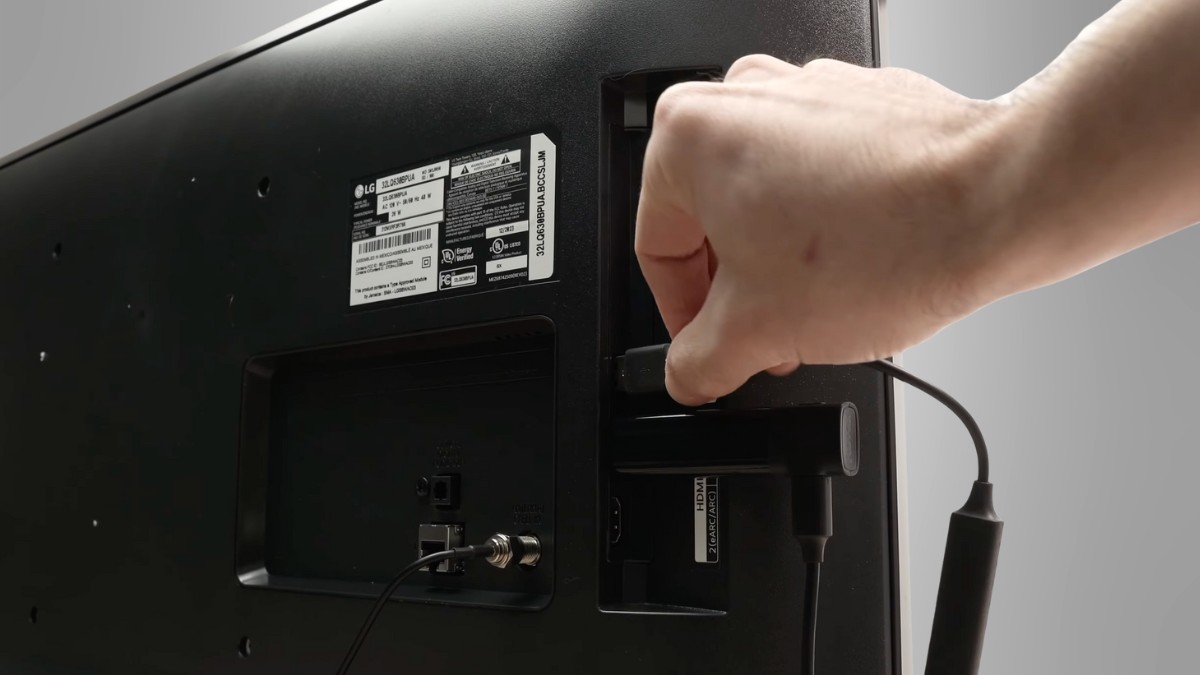 khắc phục tivi LG bị nháy màn hình bằng kiểm tra cáp và thiết bị kết nối